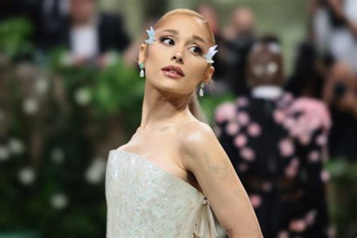 Ariana Grande Defends Pete Davidson: He Has an Autoimmune Disease