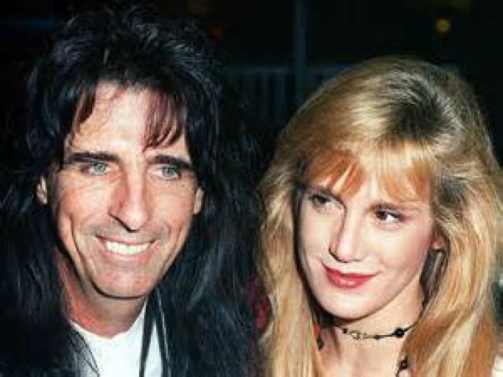 Calico Cooper (Alice Cooper's Daughter) Bio, Wikipedia, Husband, Band, Age, Movies, Height, Wedding, and Net Worth
