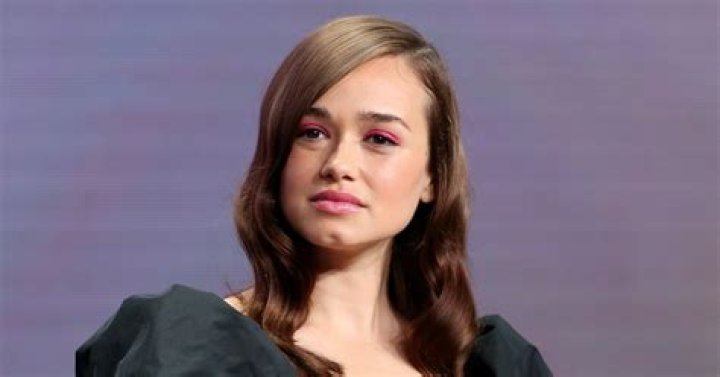 Is She Dating Theo James? ·