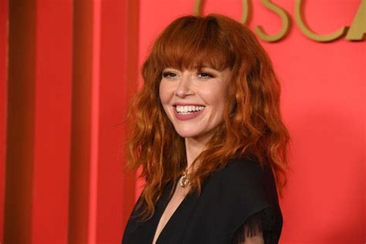 Unveiling Natasha Lyonne's Height And Weight Journey