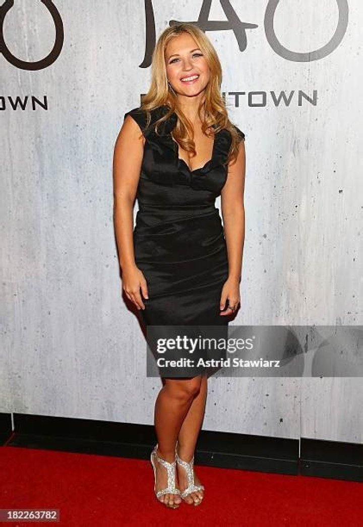 Vanessa Ray ·