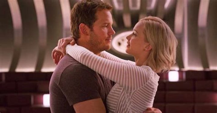 Watch Jennifer Lawrence and Chris Pratt Charmingly Discuss Man Boobs ·