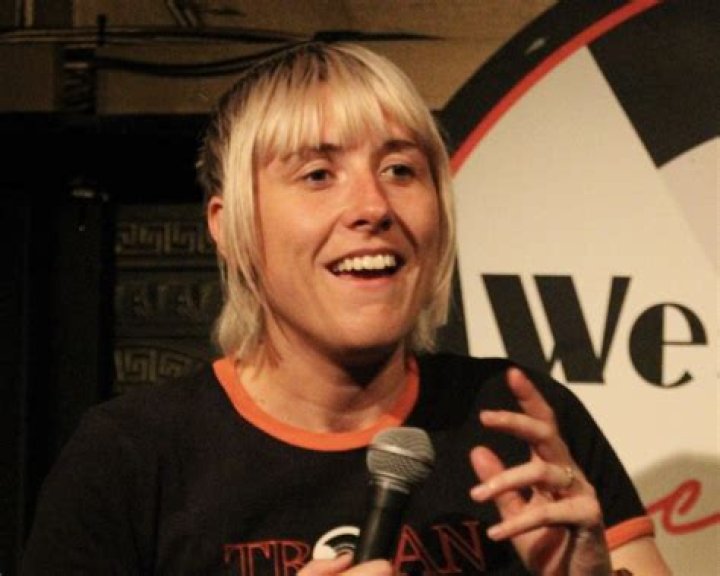 What Is Wrong With Maisie Adam Hair? Comedian Bald On The Side Is A Haircut |