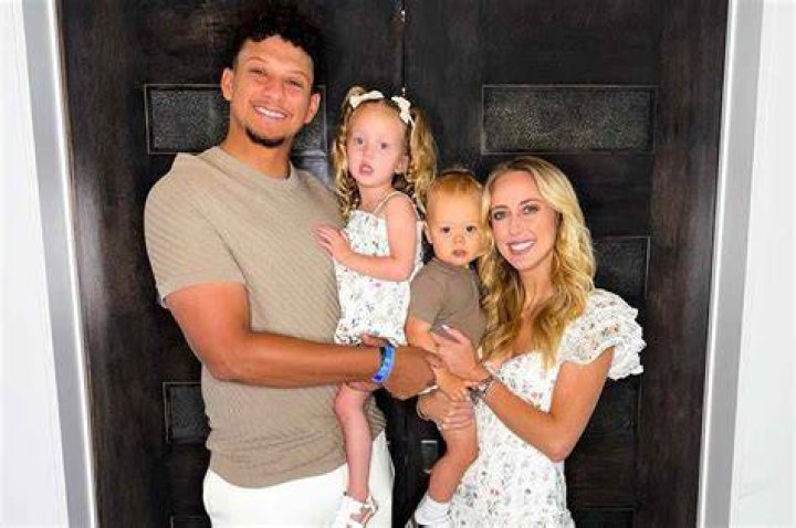 Who Are Patrick Mahomes Parents? Patrick Mahomes Parents Name, Biography, Age, Girlfriend, Career